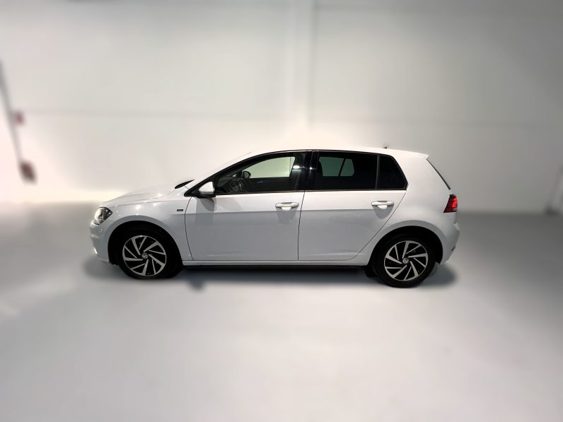 
								VOLKSWAGEN Golf Advance 1.0 TSI full									