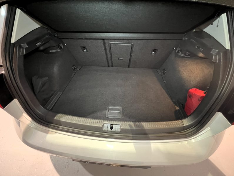 
								VOLKSWAGEN Golf Advance 1.0 TSI full									