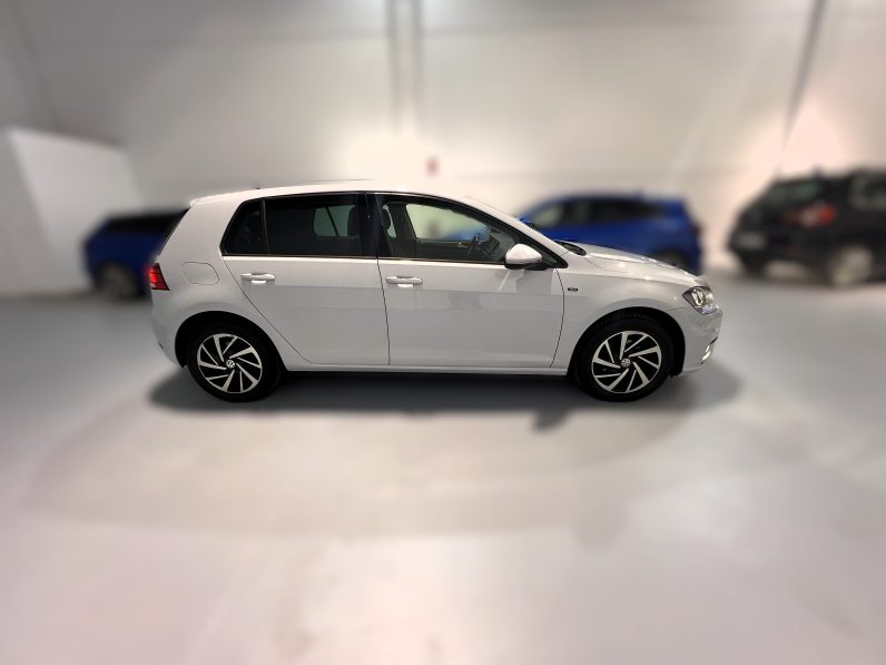 
								VOLKSWAGEN Golf Advance 1.0 TSI full									