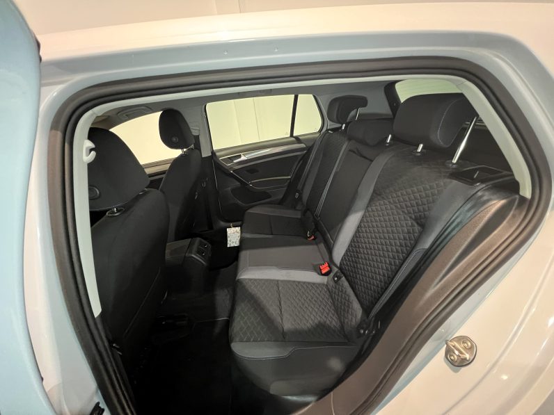
								VOLKSWAGEN Golf Advance 1.0 TSI full									
