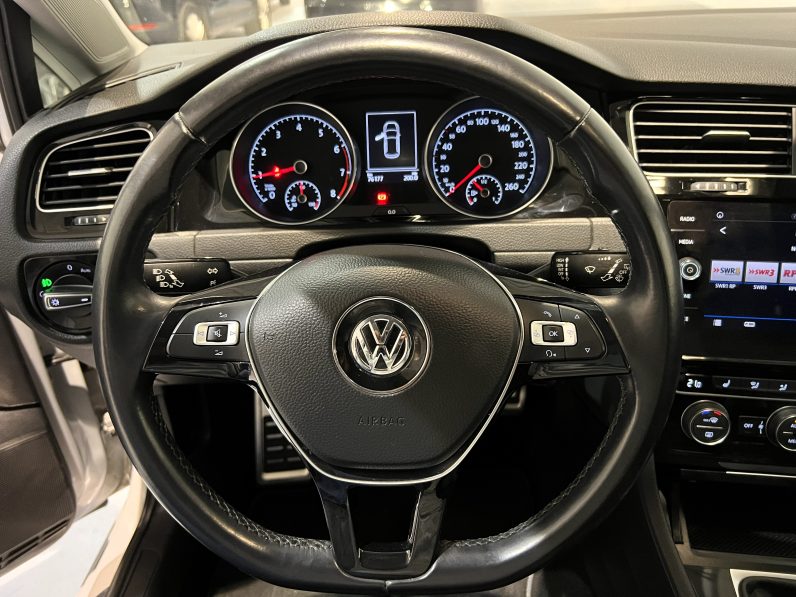 
								VOLKSWAGEN Golf Advance 1.0 TSI full									