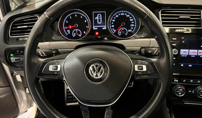 
								VOLKSWAGEN Golf Advance 1.0 TSI full									