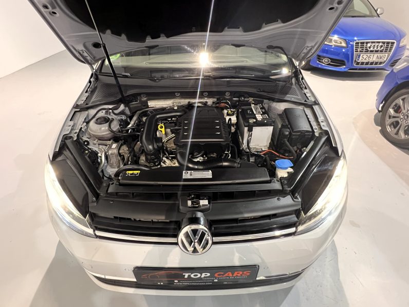 
								VOLKSWAGEN Golf Advance 1.0 TSI full									