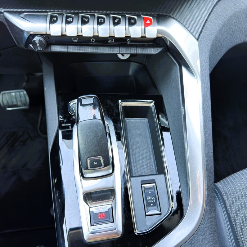 
								Peugeot 3008 Allure 1.2 Gasolina 130CV Segunda Mano Tarragona full									