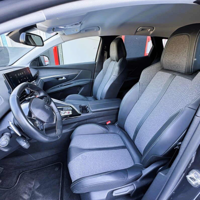 
								Peugeot 3008 Allure 1.2 Gasolina 130CV Segunda Mano Tarragona full									