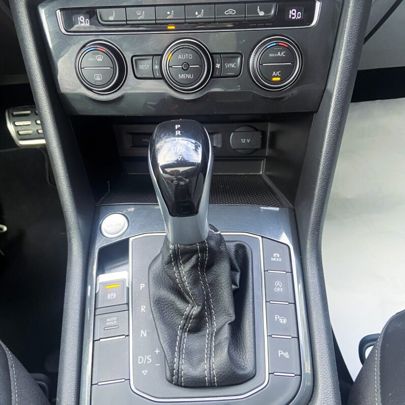 
								Volkswagen Tiguan R-Line 2.0 TDI DSG 150CV Automático 2020 de ocasión full									