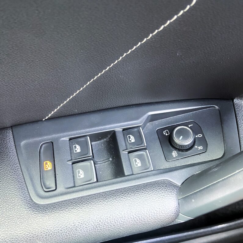 
								Volkswagen Tiguan R-Line 2.0 TDI DSG 150CV Automático 2020 de ocasión full									
