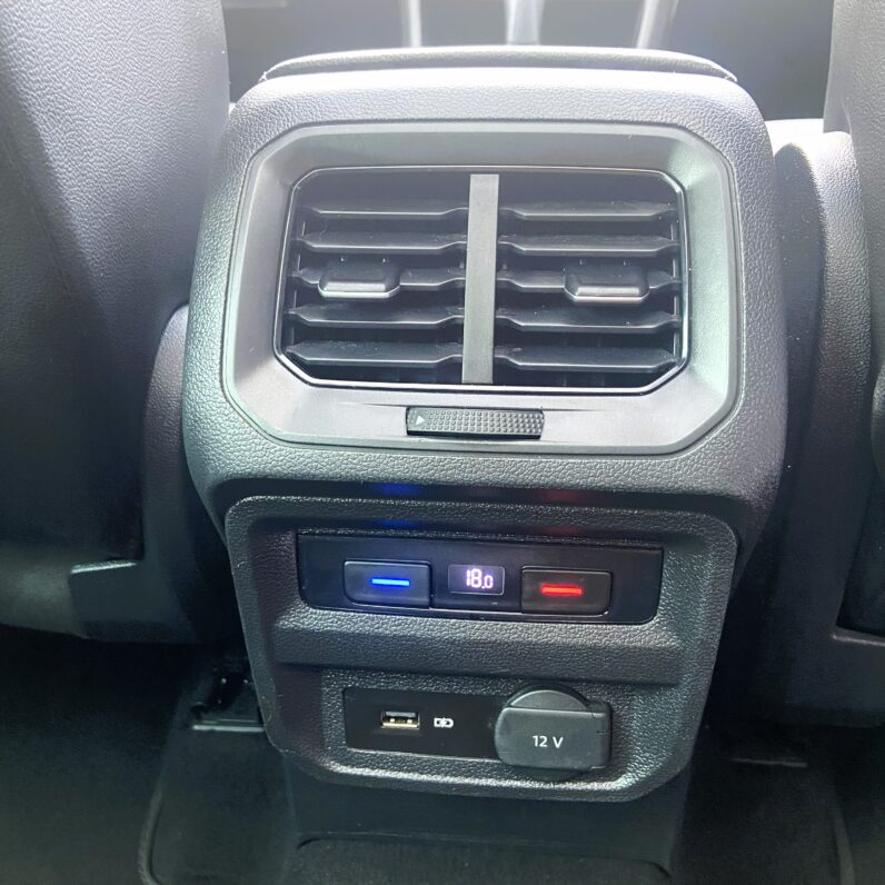 
								Volkswagen Tiguan R-Line 2.0 TDI DSG 150CV Automático 2020 de ocasión full									